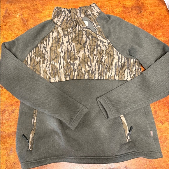 Magellan Outdoors Tops - Magellan Outdoors Green and Camouflage Sweatshirt